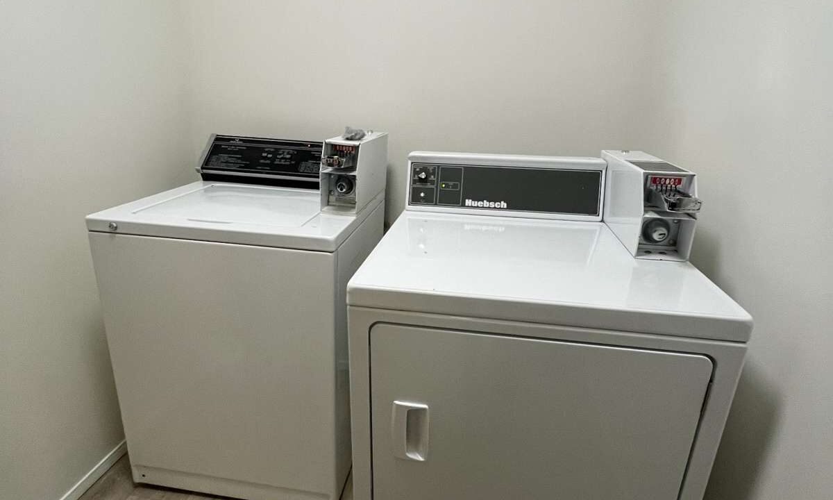 1298 Laundry Room-2