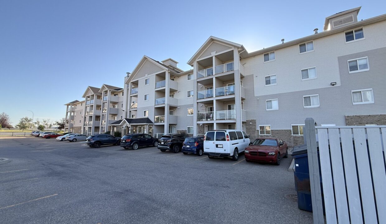 418 1632 Saamis Dr NW