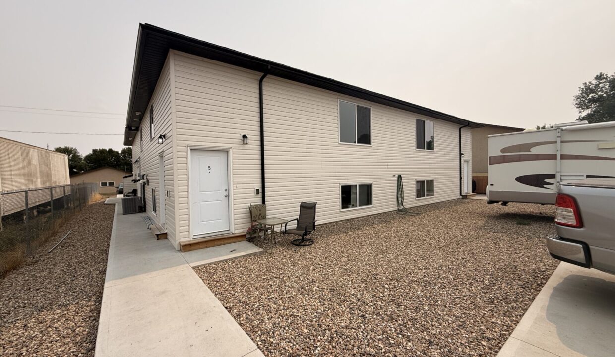 6 130 2 St