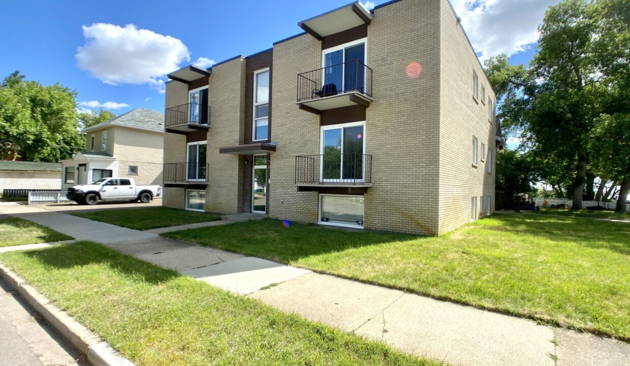 739 5 Ave