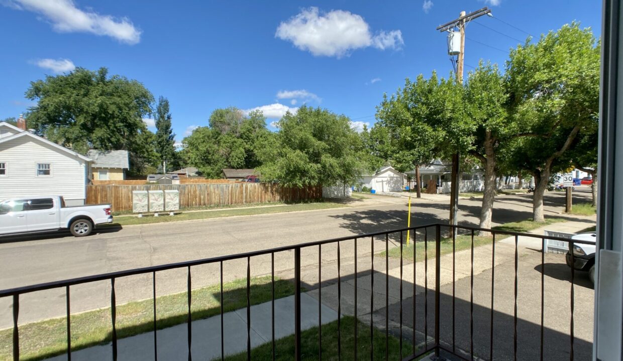 739 5 Ave