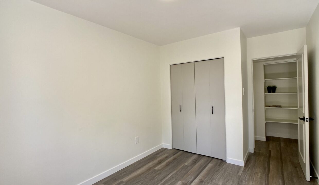 739 5 Ave