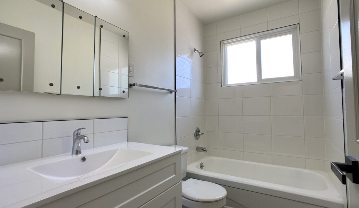 739 5 Ave