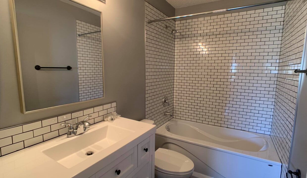 (est) 18 Rossmere Pl SE (10)