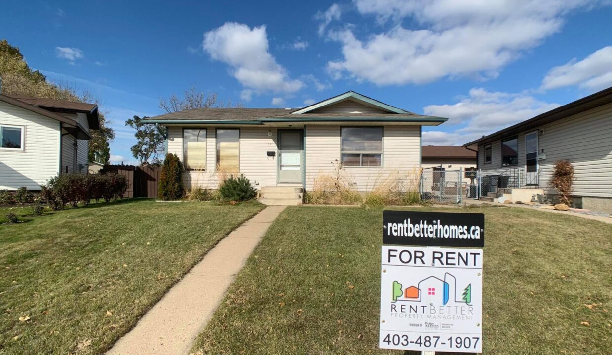 (est) 18 Rossmere Pl SE (5)