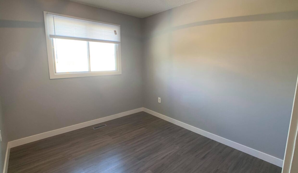 (est) 18 Rossmere Pl SE (6)