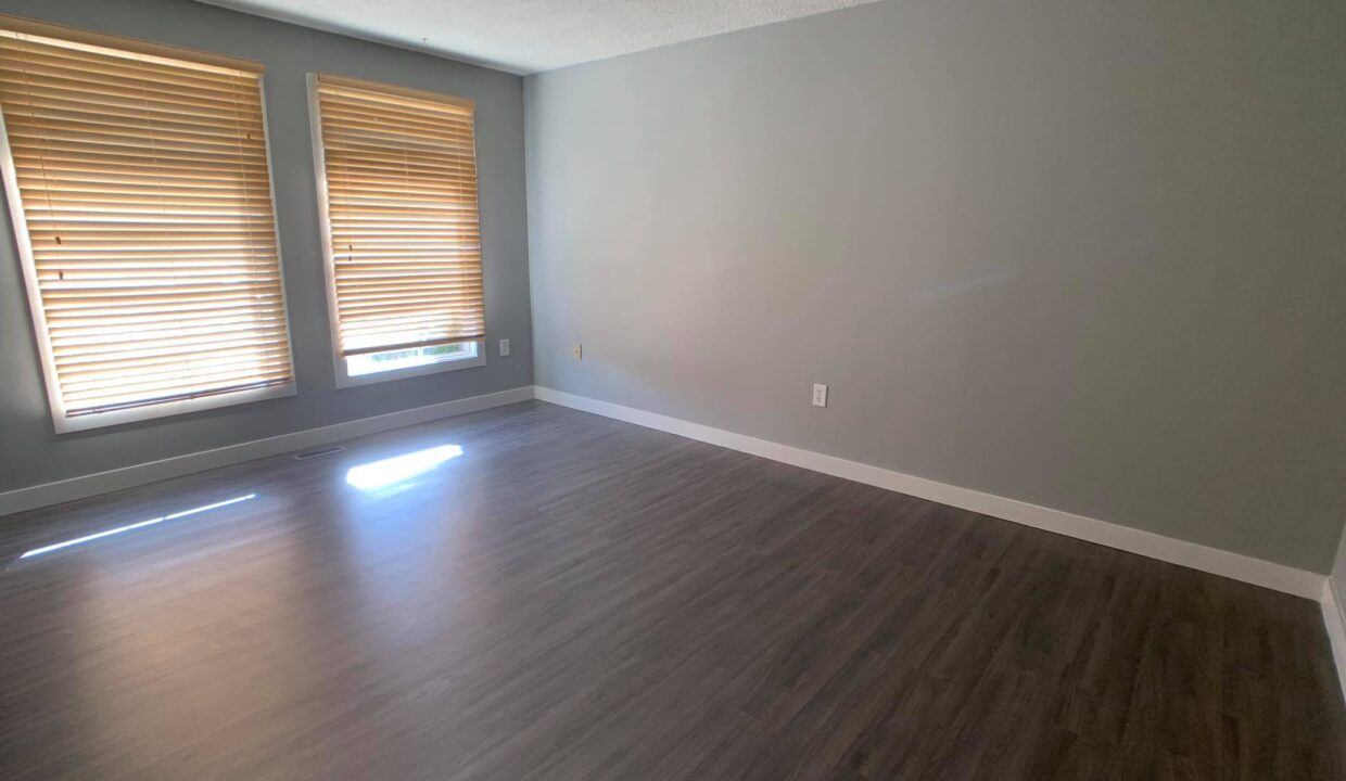 (est) 18 Rossmere Pl SE (8)