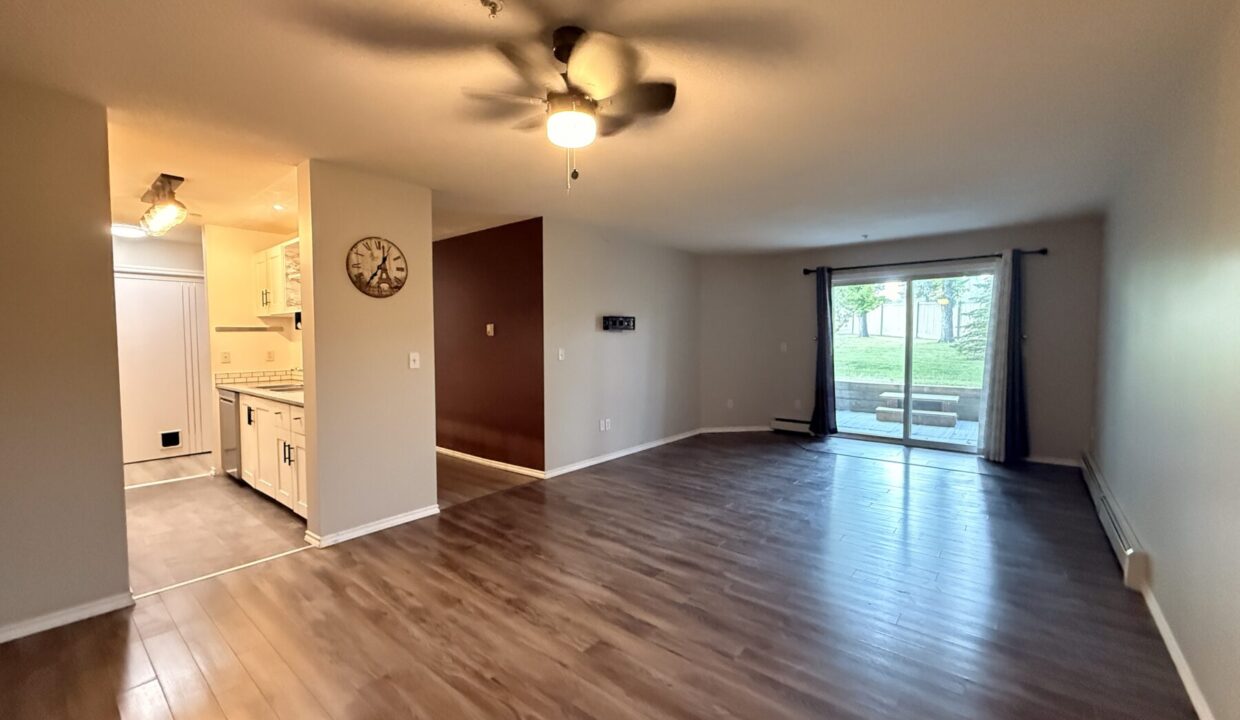 216 245 Red Deer Dr
