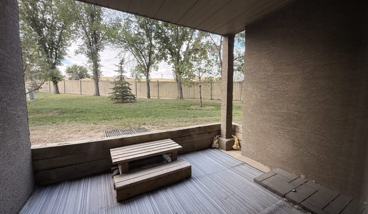 216 245 Red Deer Dr