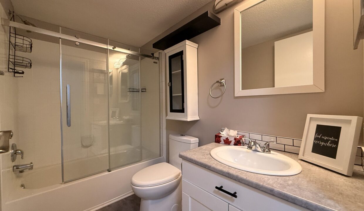 216 245 Red Deer Dr
