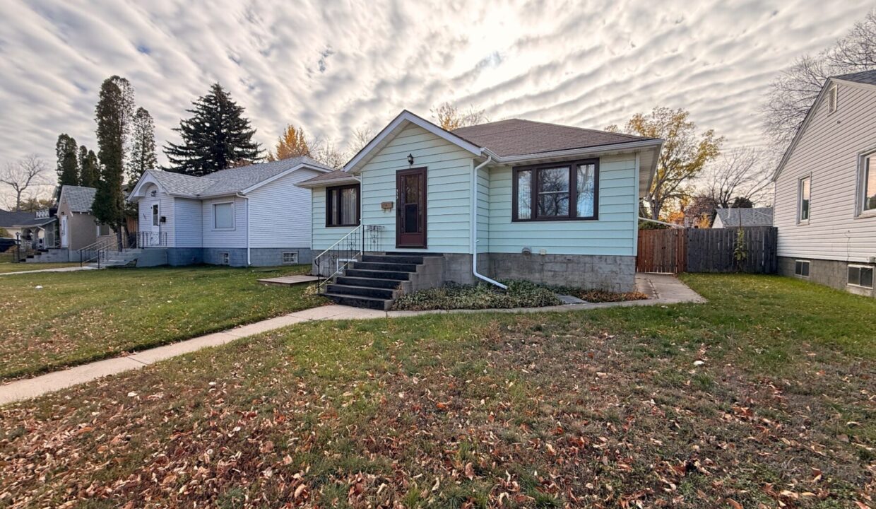 313 6 Street SE — 01