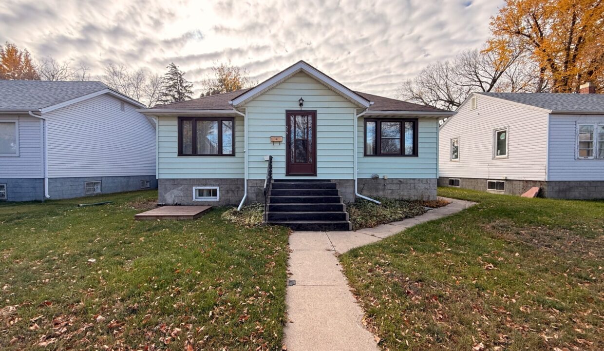 313 6 Street SE — 02