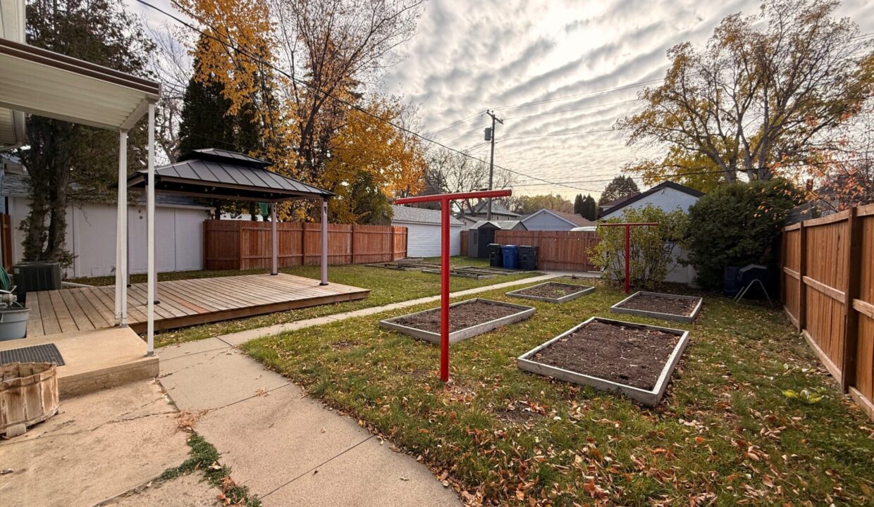 313 6 Street SE — 04