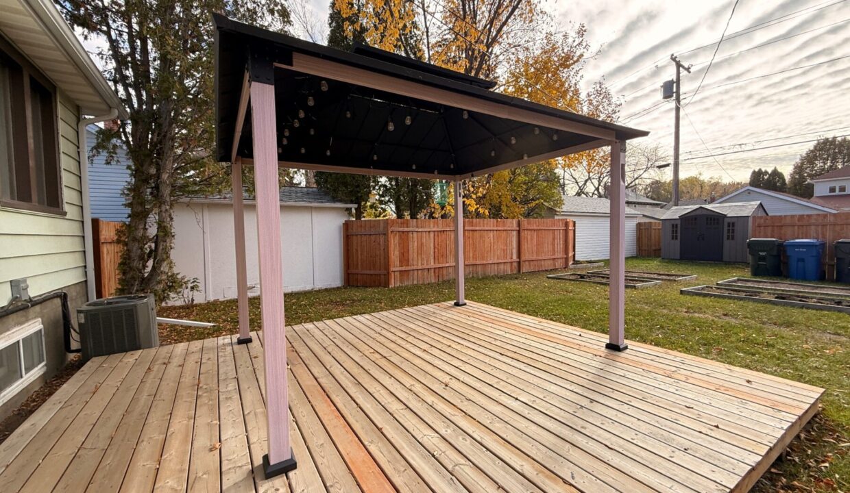 313 6 Street SE — 05