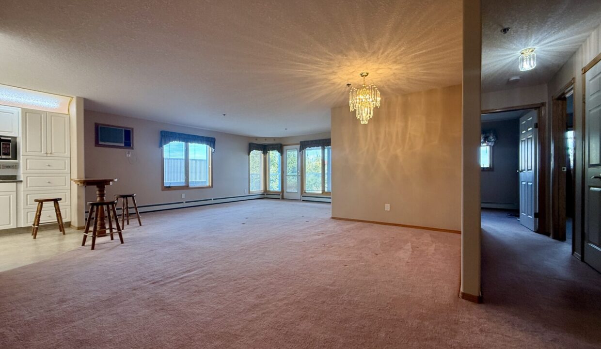209-1535 Southview Dr