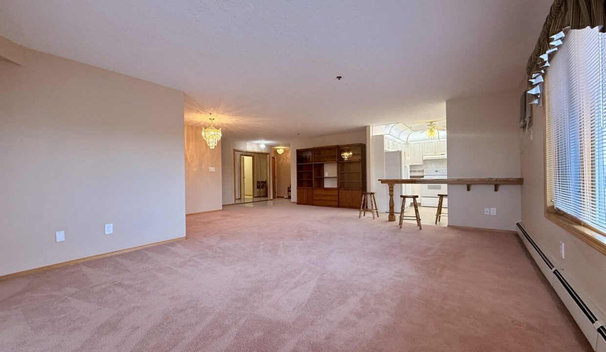 209-1535 Southview Dr