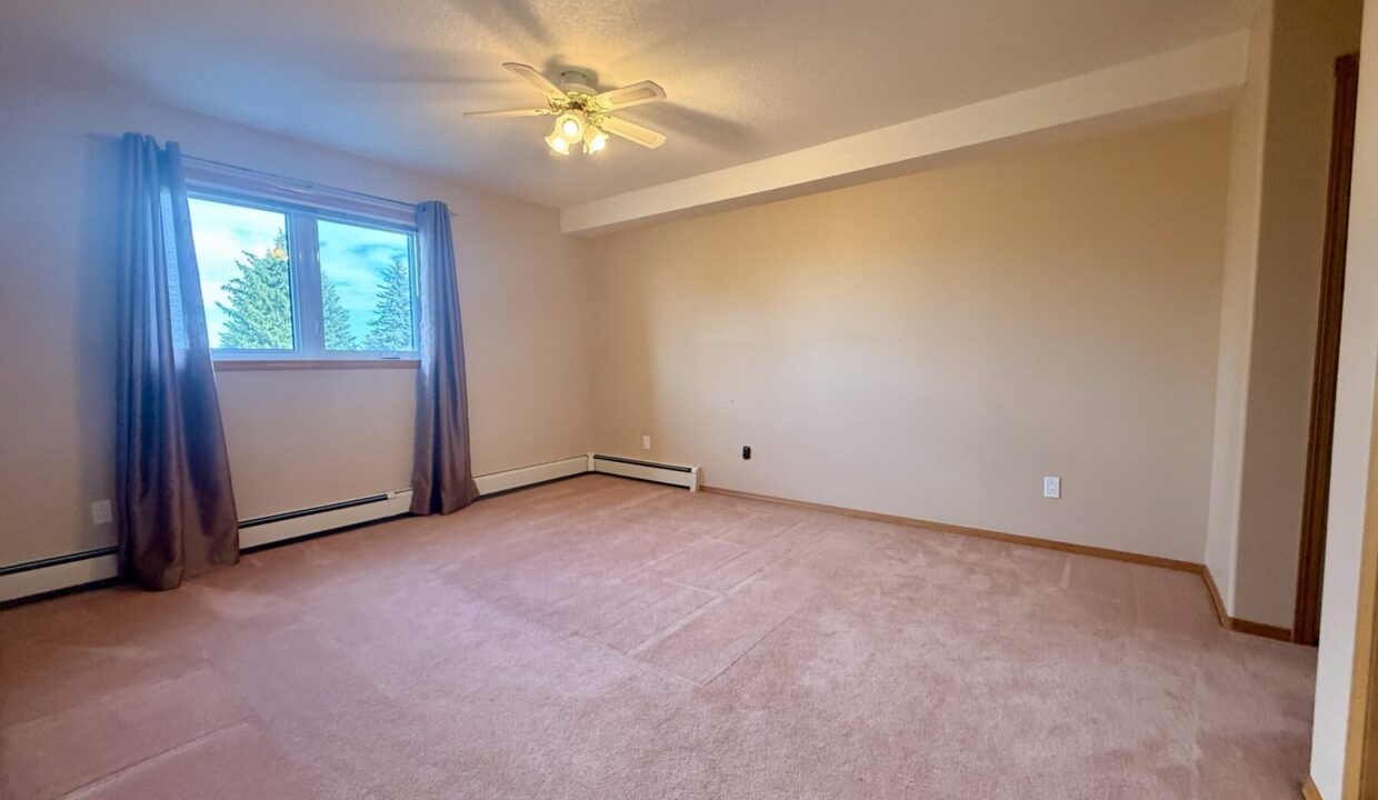 209-1535 Southview Dr