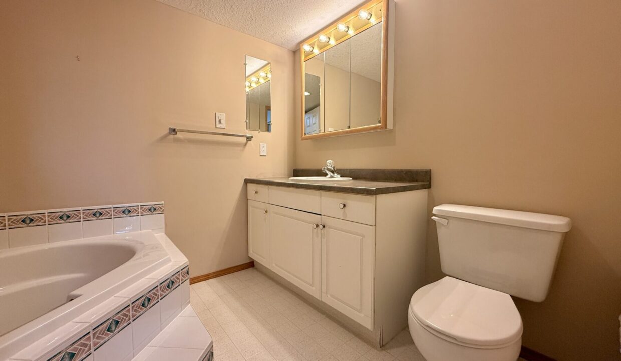 209-1535 Southview Dr