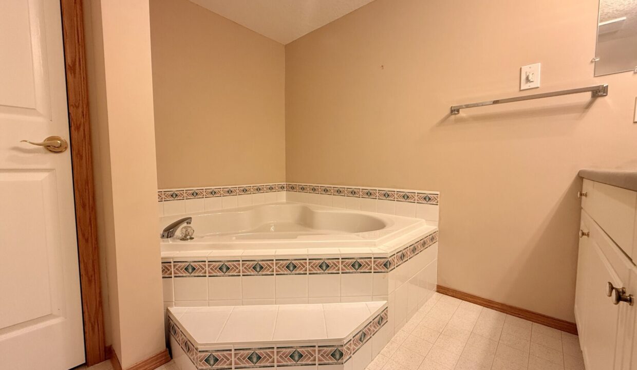 209-1535 Southview Dr